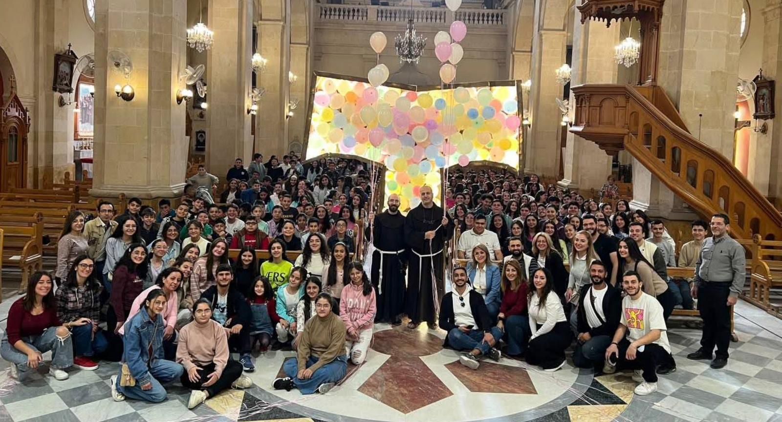 Jóvenes universitarios de la Parroquia Católica de Siria